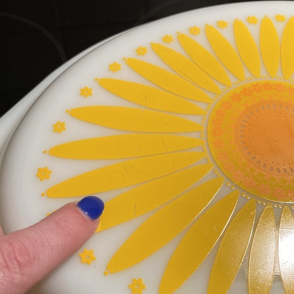 Vintage Pyrex Sunflower Casserole Dish - Picture 5 of 7